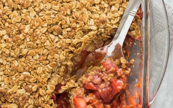 strawberry rhubarb crisp in pan