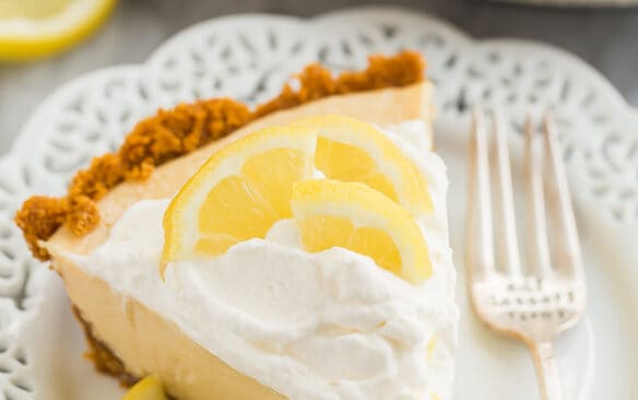 lemon icebox pie slice