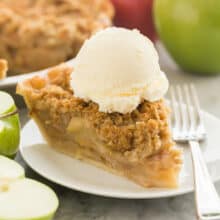 apple crumble pie with ice cream