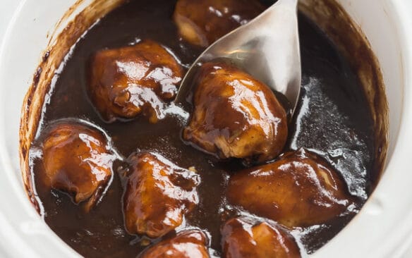 https://www.thereciperebel.com/wp-content/uploads/2019/10/honey-balsamic-crockpot-chicken-thighs-www.thereciperebel.com-600-9-of-29-584x366.jpg