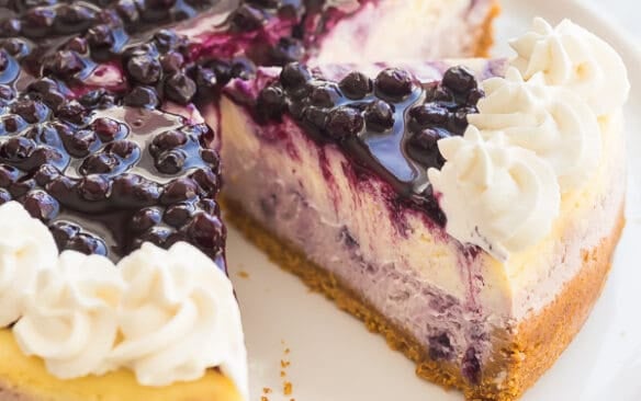 blueberry cheesecake with sauce