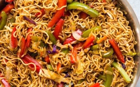 vegetable lo mein in pan