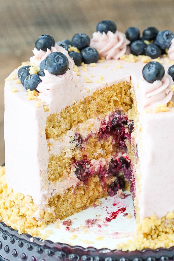 blueberry crumble cake layers