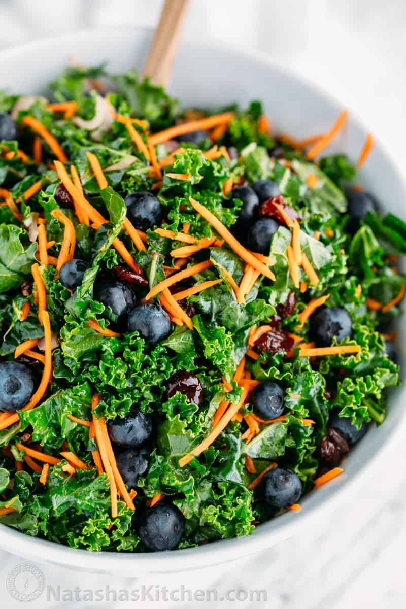 kale salad with blueberries