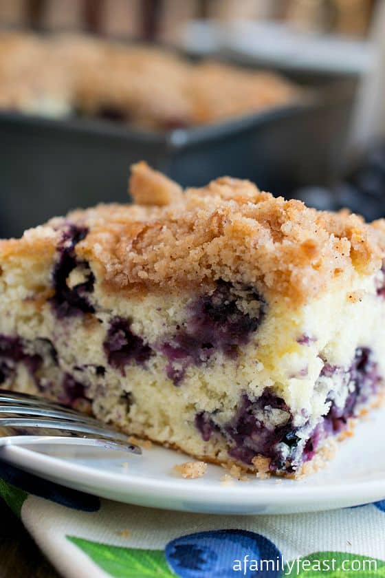 30 recipes using fresh and frozen blueberries! Salads, jams, desserts and more packed with flavor and delicious combinations! #blueberries #desserts #easyrecipes #fruitrecipes