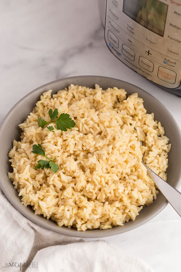 instant pot brown rice in bowl