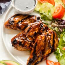 grilled chicken marinade on plate close up