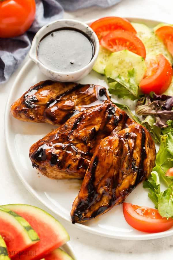 grilled chicken marinade on plate close up