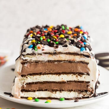 ice cream sandwich cake sliced