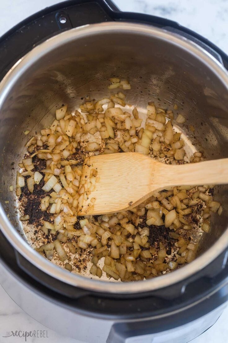 cooking onions for gravy after browning roast