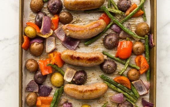 sheet pan sausage and potatoes with red pepper green beans and red onion