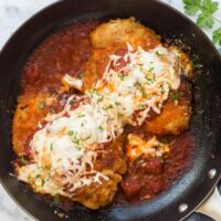 overhead image of chicken parmesan in black pan