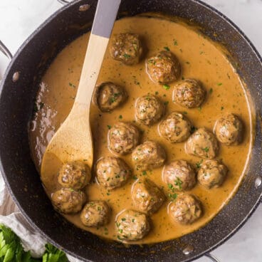 overhead image of swedish meatballs in gravy in black pan