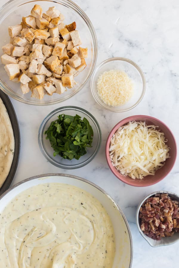 topping ingredients for chicken alfredo pizza