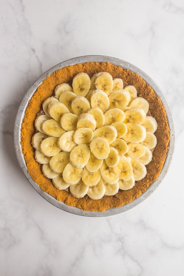 bananas layered in graham cracker crust