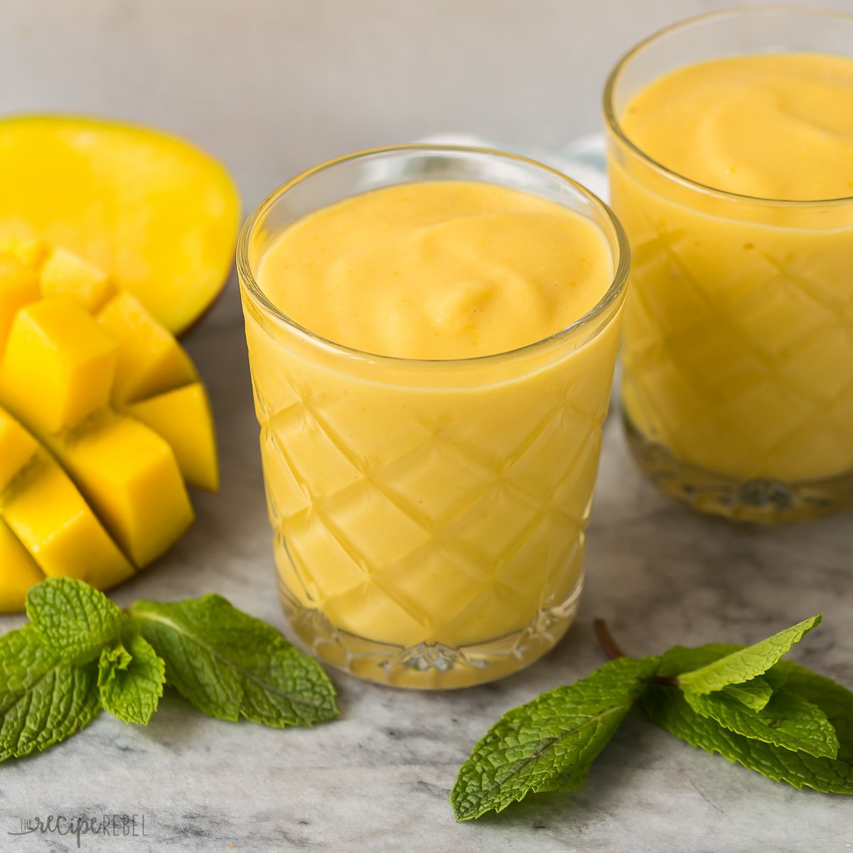 Mango Smoothie - easy and healthy! [VIDEO] - The Recipe Rebel