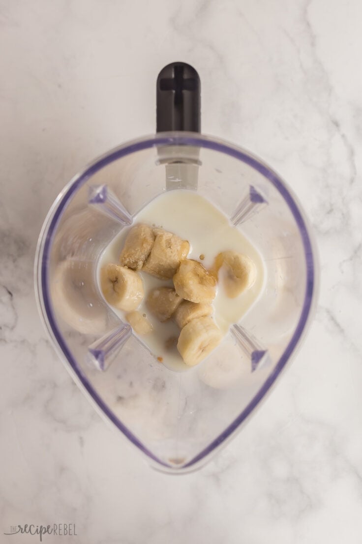 peanut butter banana smoothie ingredients in blender