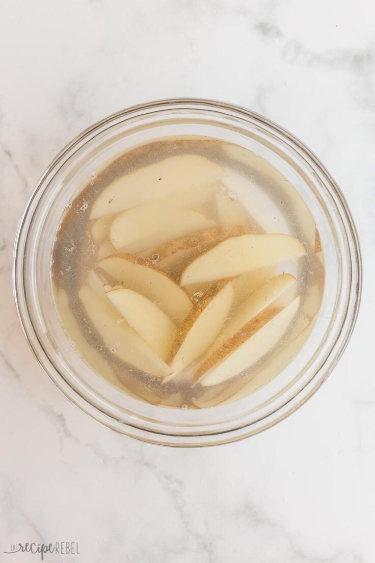 soaking potato wedges in cold water in glass bowl