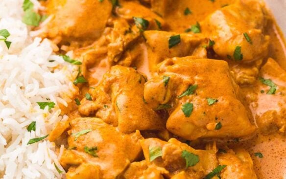 close up image of slow cooker butter chicken with rice