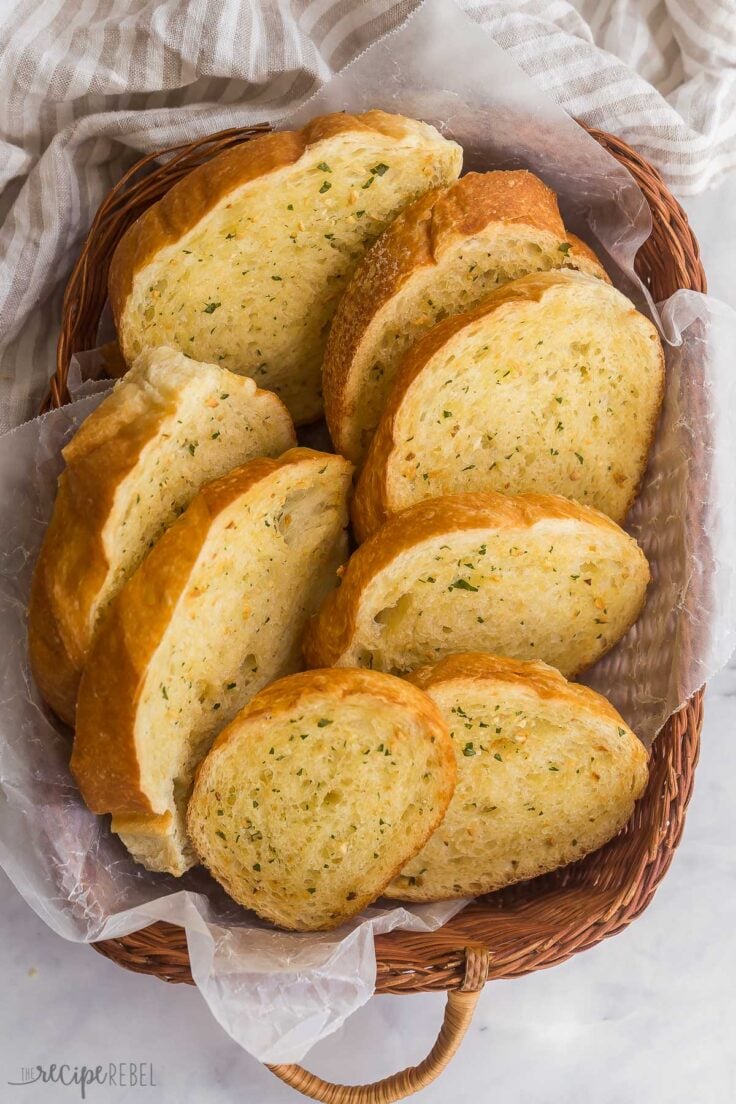 basket of garlic bread slices