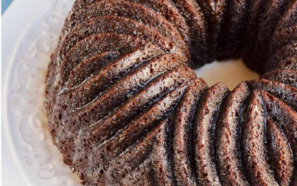 guiness gingerbread bundt cake on a white plate