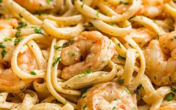 Close up of garlic shrimp pasta.