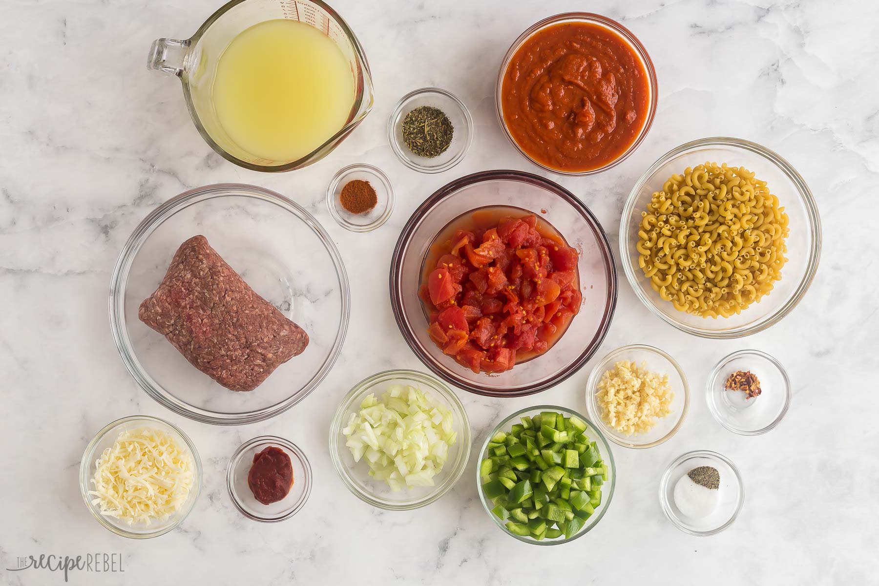 This American Goulash recipe is a classic dinner that's ready in just 30 minutes! It's made up of macaroni noodles, tender ground beef, and veggies simmered in a rich and flavorful tomato-based sauce. #pasta #recipe | dinner ideas | easy dinner | macaroni | pasta recipe | easy pasta | healthy dinner ingredients needed to make goulash
