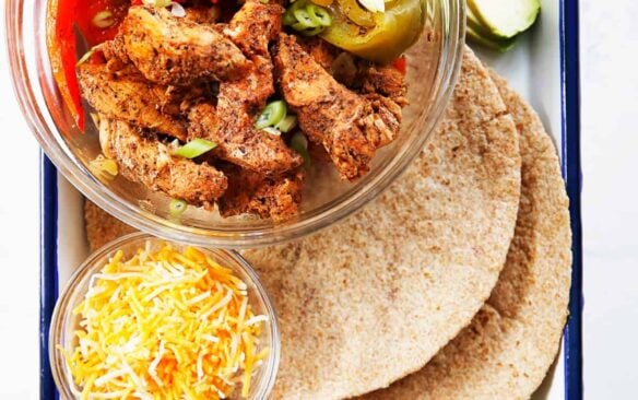 A tray of chicken fajitas ingredients.