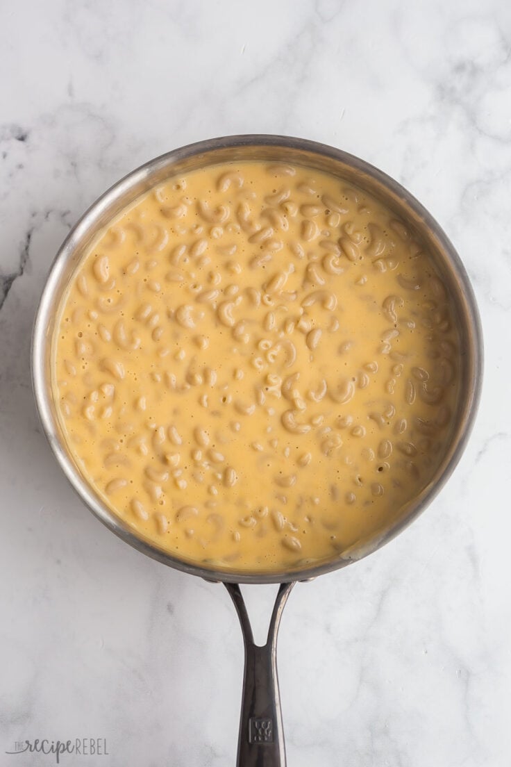 cooked macaroni in cheese sauce