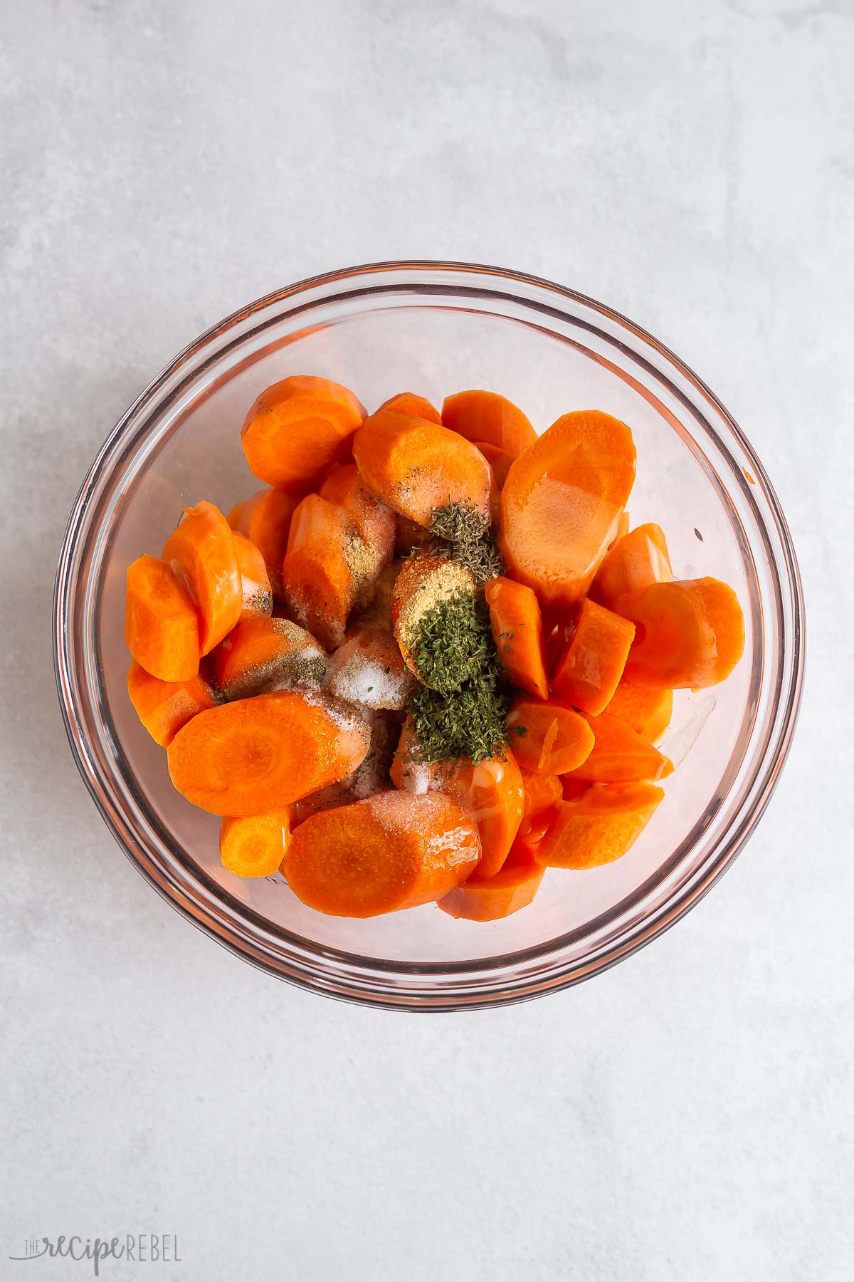 ingredients for roasted carrots in glass bowl.