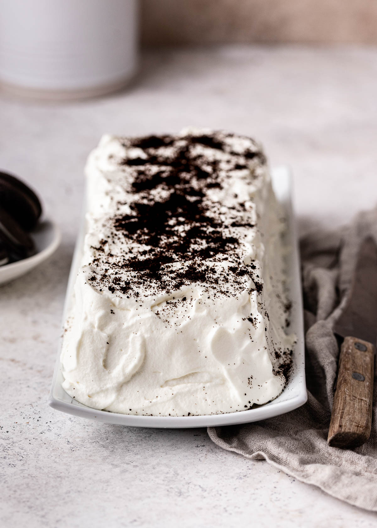 Close up of an Icebox Cake from the front. 