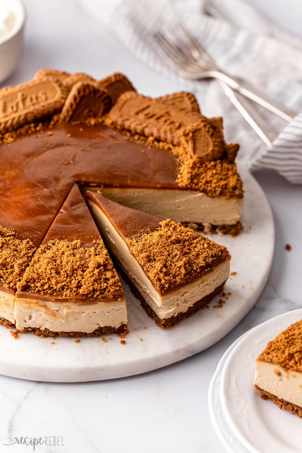 no bake biscoff cheesecake with two pieces cut and ready to be served.