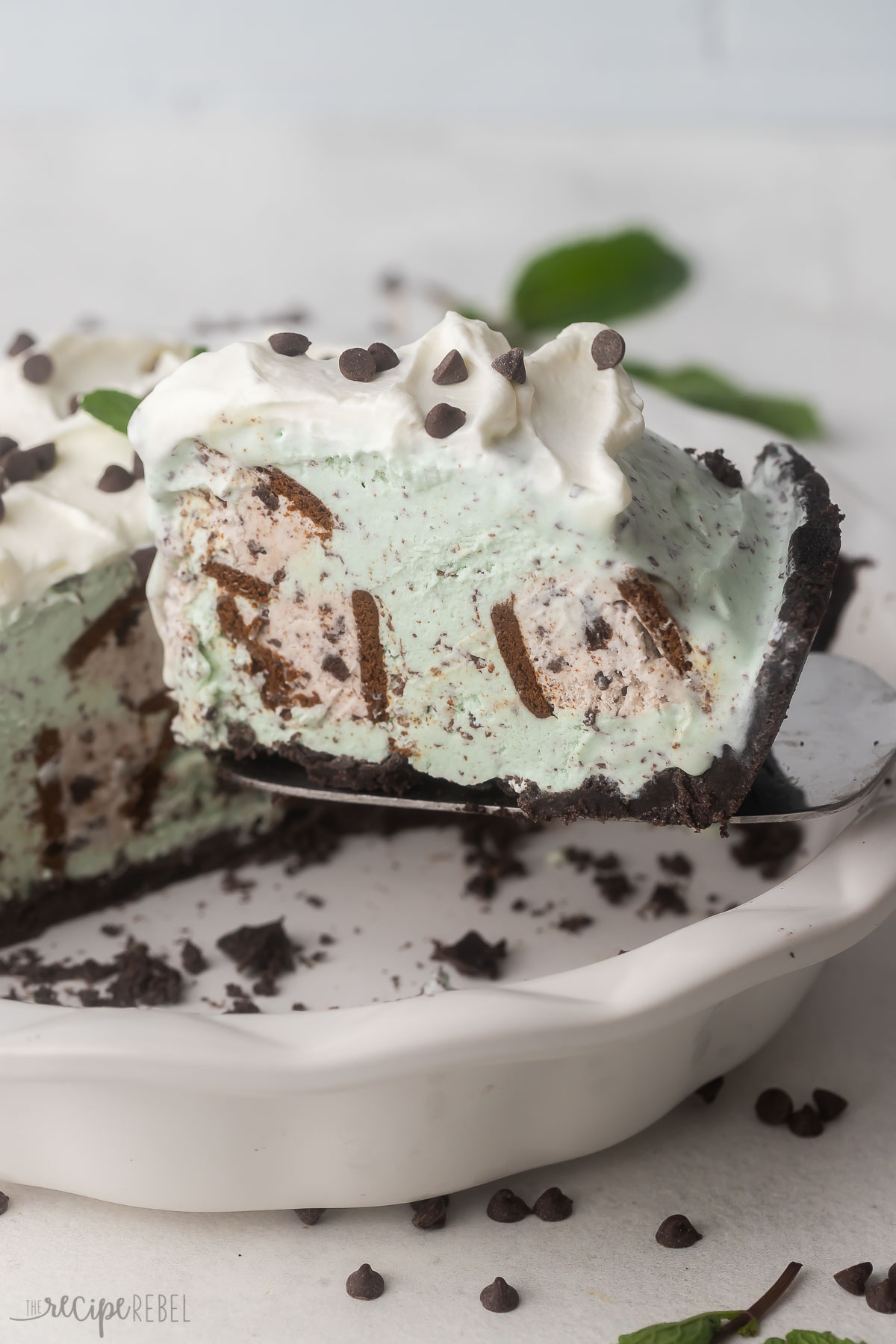 slice of grasshopper pie being lifted from pan.