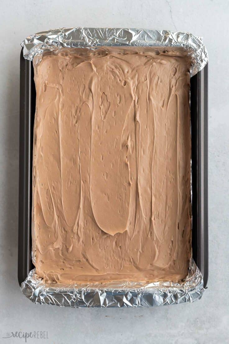chocolate nutella cream cheese spread evenly in pan.