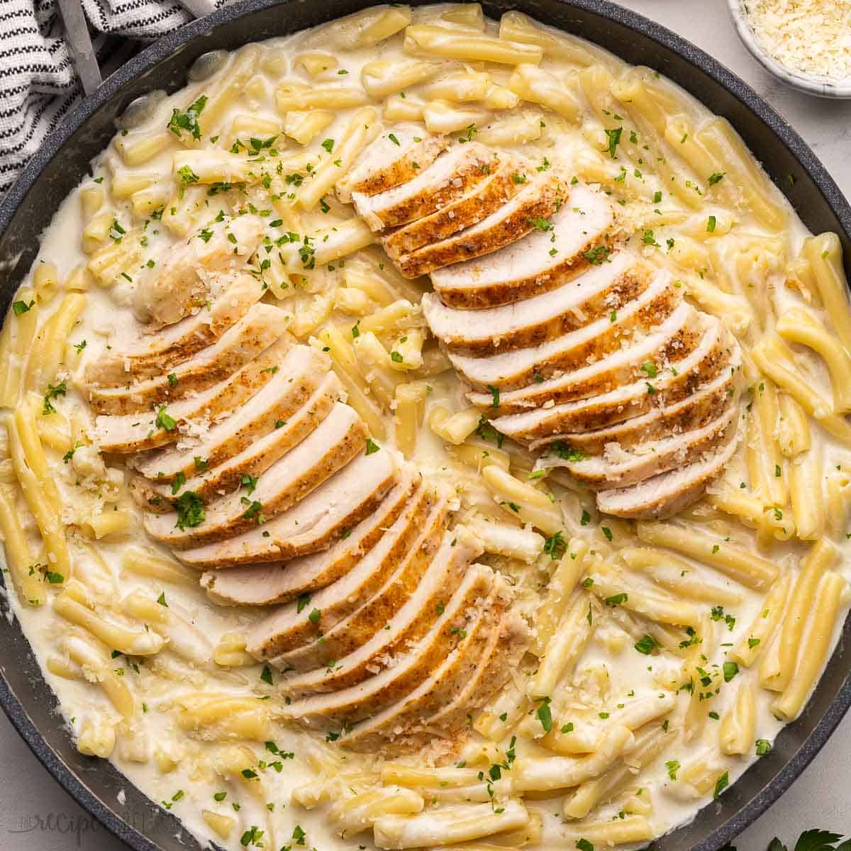 Garlic Parmesan Chicken Pasta [www.thereciperebel.com]