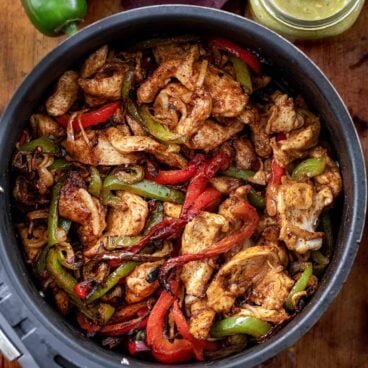 air fryer chicken fajitas in the air fryer basket
