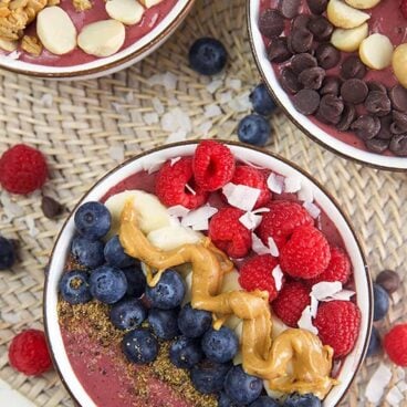 Acai bowl smoothie with toppings.