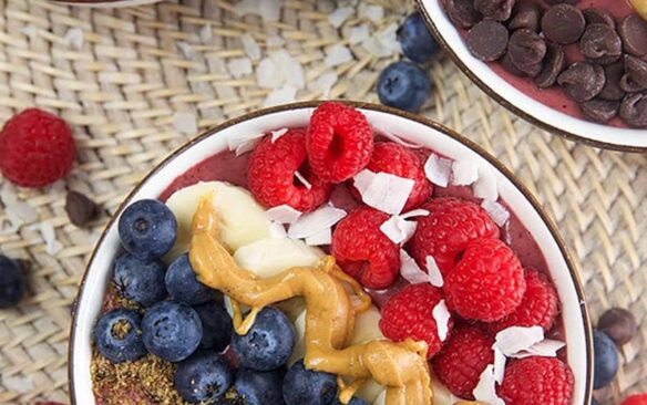 Acai bowl smoothie with toppings.