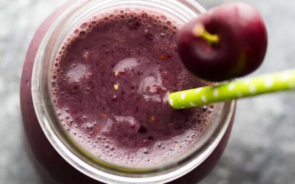 Goji peach cherry smoothie from sweet peas and saffron