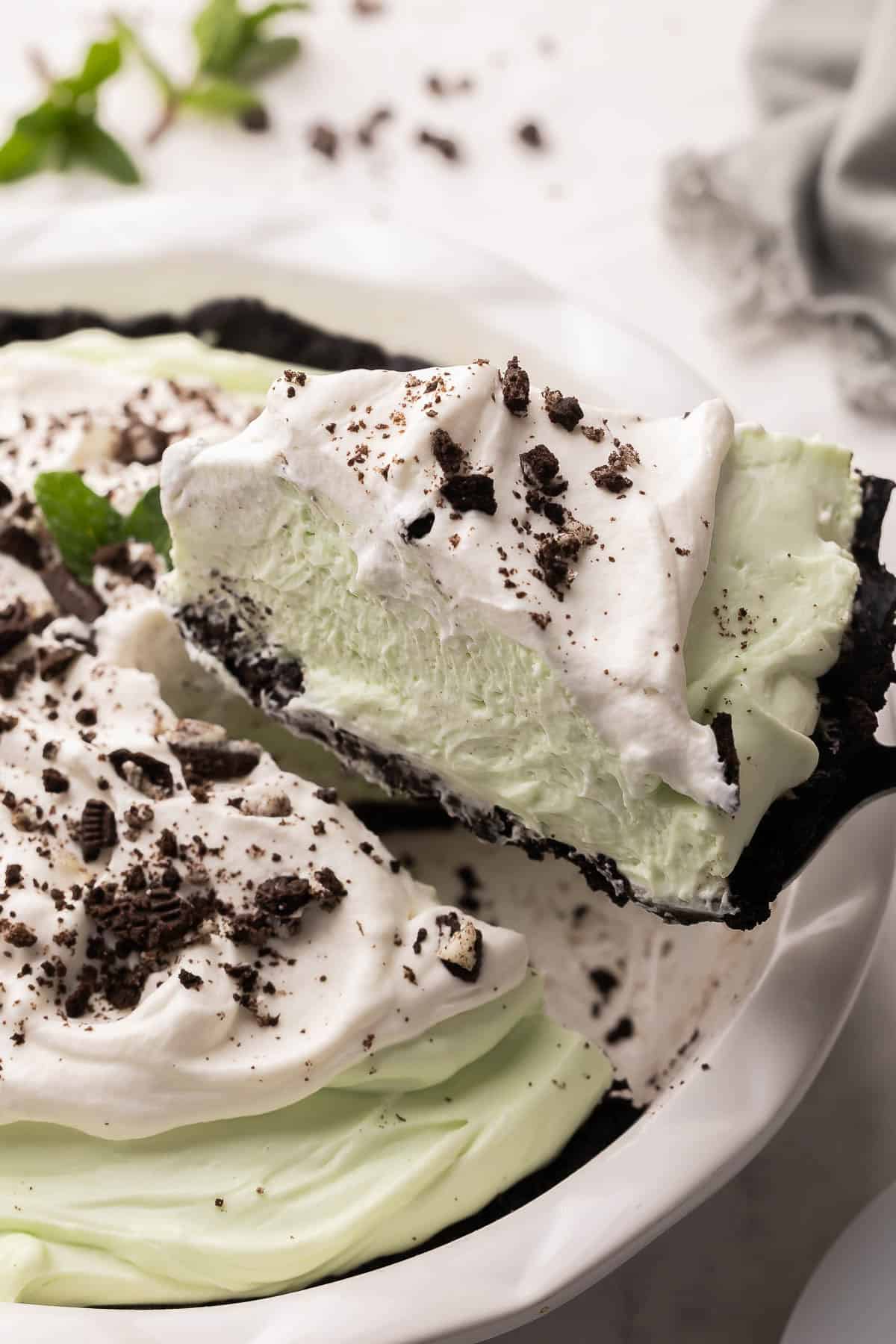 a piece of grasshopper pie being lifted out of pan.