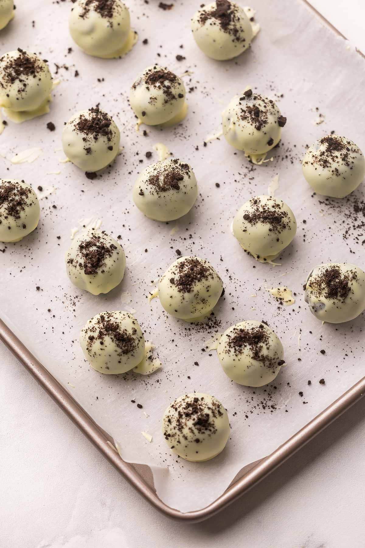 a large pan of oreo balls.
