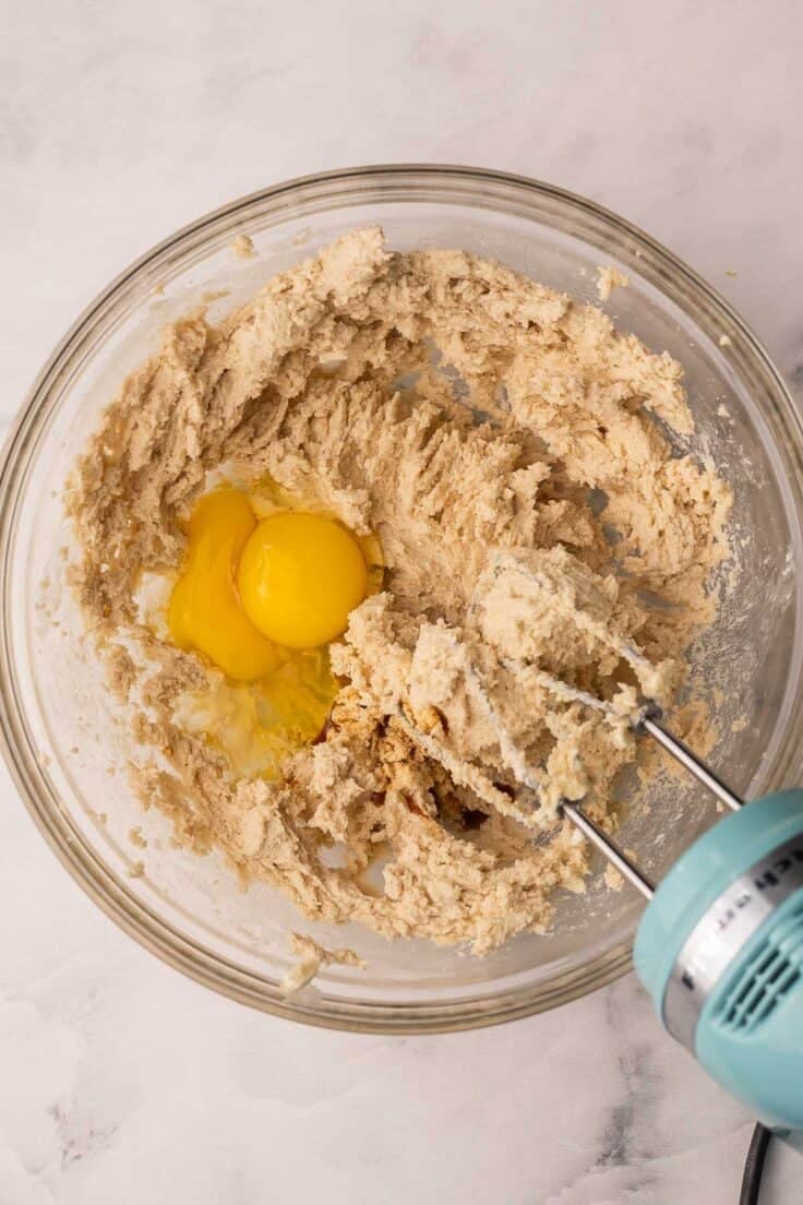 creamy butter and sugar and add the eggs in glass bowlo.