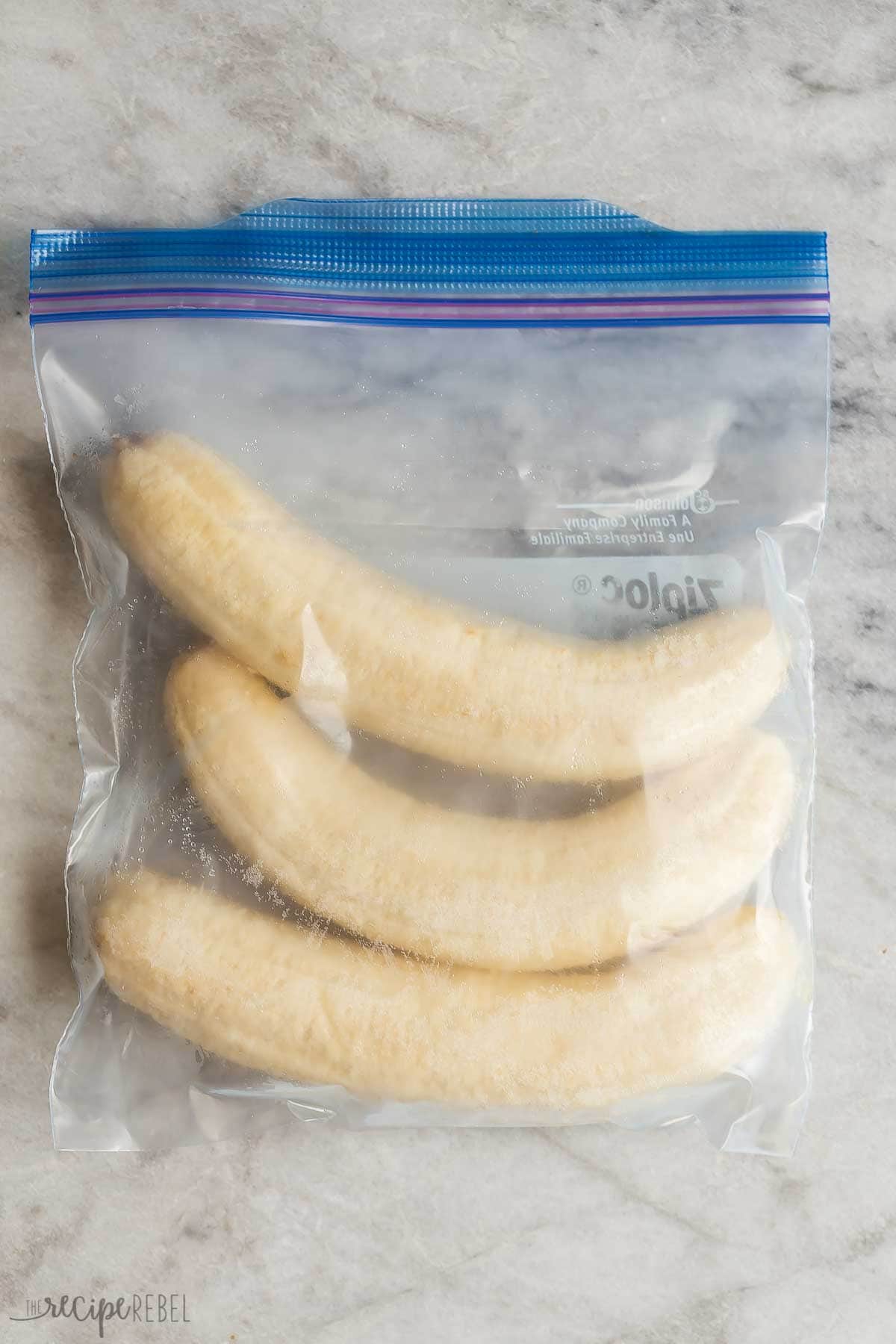 How to freeze bananas 3 different ways, which means you can stock up and have less waste. Perfect for baking, smoothies, cold drinks and more! #banana #bananas #mealprep #baking | food prep | how to freeze fruit | banana recipes | baking with bananas | freezing tips whole peeled frozen bananas in freezer bag.