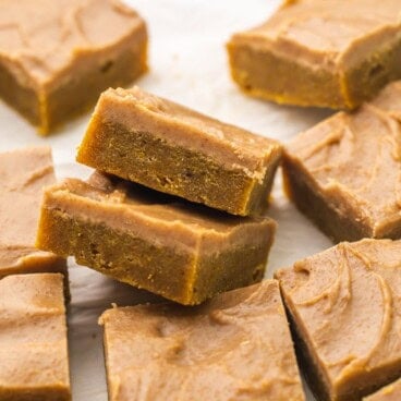two sliced pumpkin spice latte blondies with more beside.